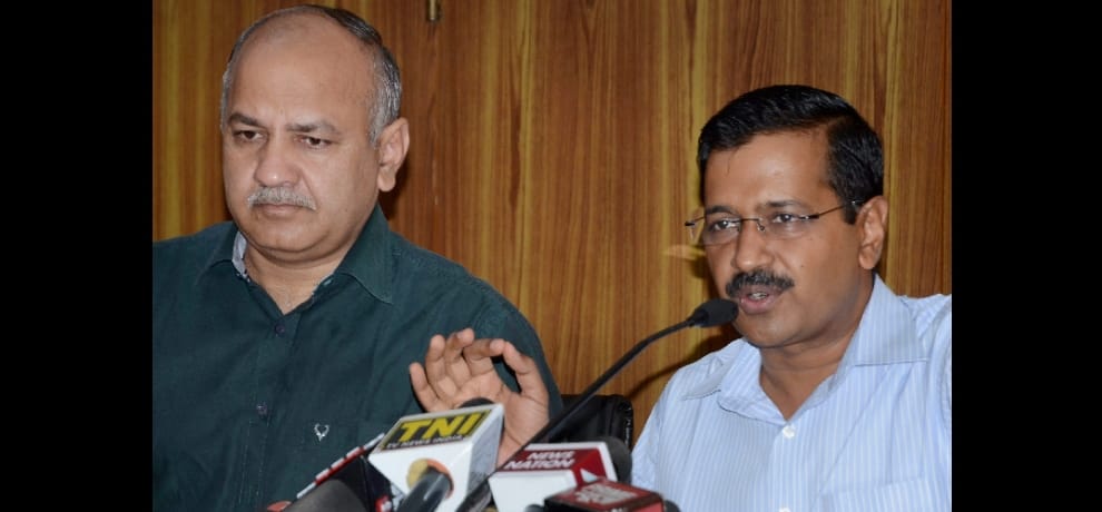 kejriwal meets election commissioner and alleges bjp for evm fault