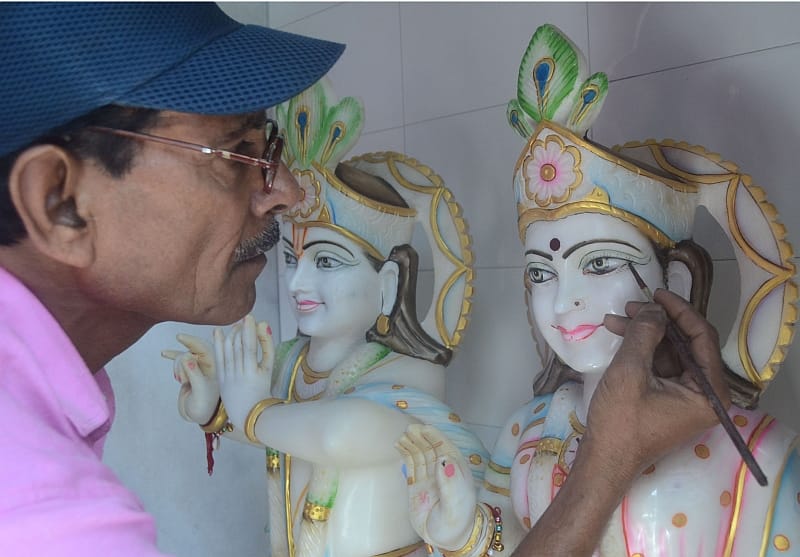 mandiron mein chaitr navaraatr kee taiyaariyaan tej