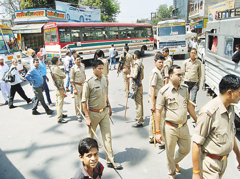 car rider beat bus driver and conducter