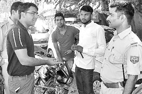 Students Union and Army written on the bike, Sage?