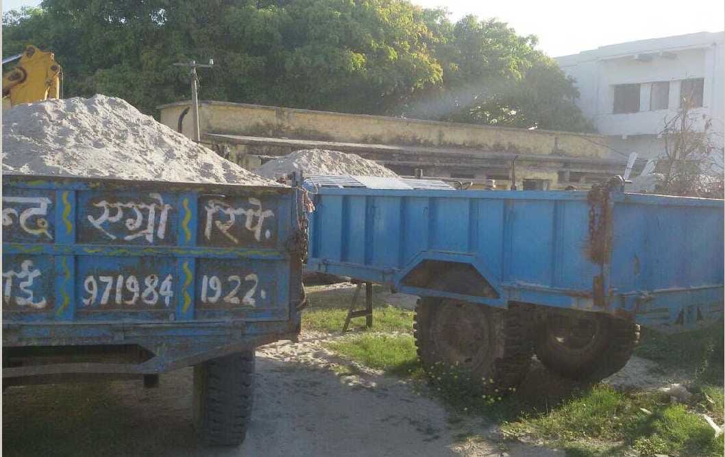 Five tractor-trolleys caught