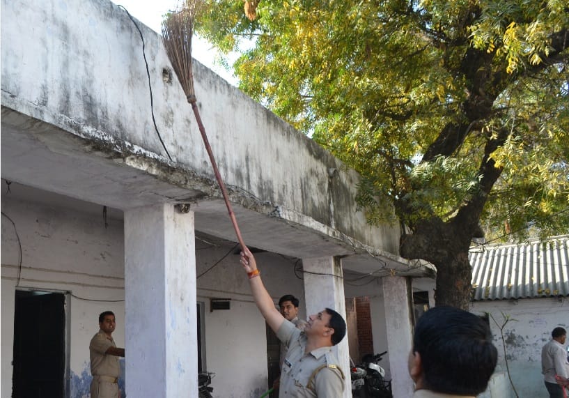 Change in administration after change, police including officials in police stations, see photos 