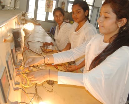 Daughters challenging work instead of traditional jobs, see photos