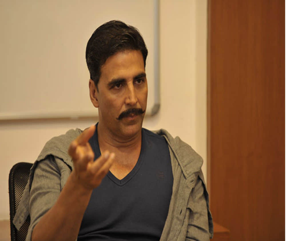 Twinkle Khanna gets emotional on husband Akshay's National Award win