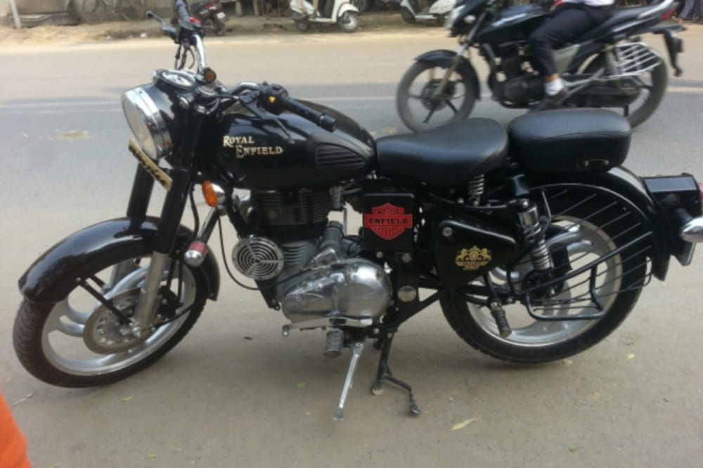 भाजपा नेता के घर के बाहर से बुलेट चोरी, केस दर्ज