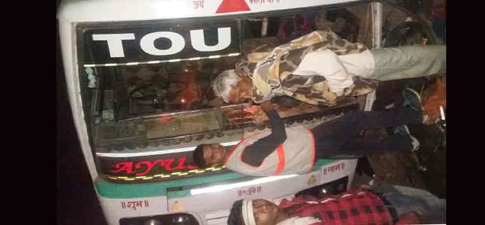 bus fallen in delhi 19 injured 