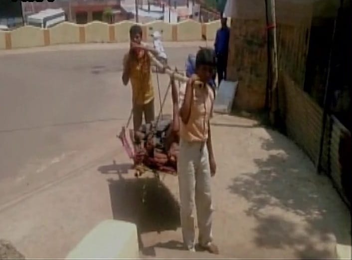 Chhattisgarh Villagers in Dantewada travel 14 kms on foot to help patient reach hospital
