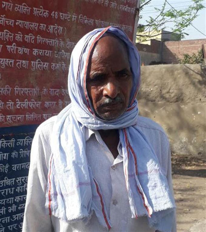Bikers looted 1.06 lakh farmers
