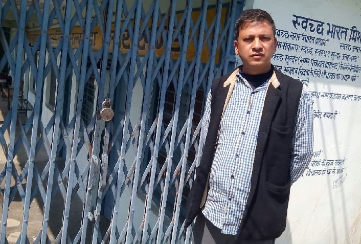 Members make locks at the Nagar Panchayat office