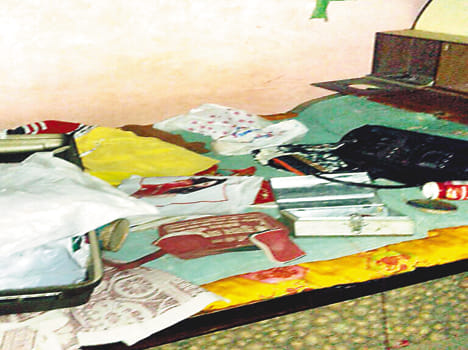 One night theft of 20 lakhs from three houses