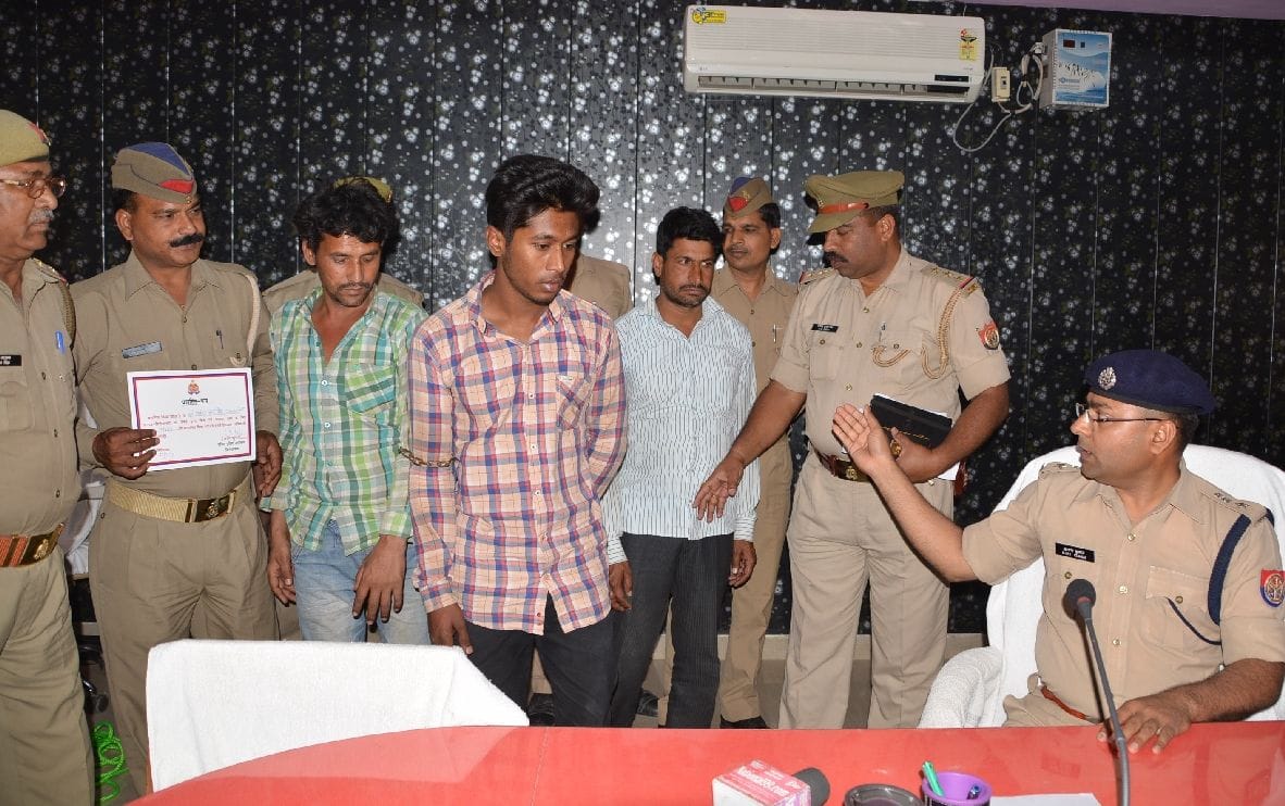 Caught liquor worth 10 lakh rupees from Haryana