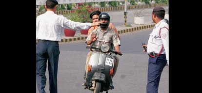 5 delhi traffic police cops suspended for asking bribe in the name of gst