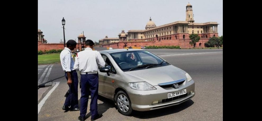 fraud policemen arrested in delhi