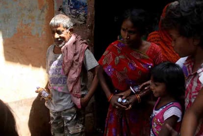 continious fifth day women protest for ban wine shop in varanasi