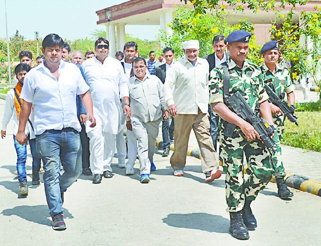 After all, former MLA Guddu Pandit appeared in the court.