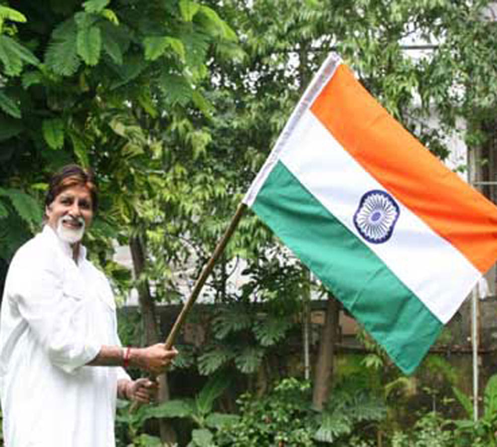 amitabh bachchan post tiranga photo on twitter handle