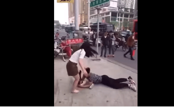 Guy Desperately Begs Girlfriend in public