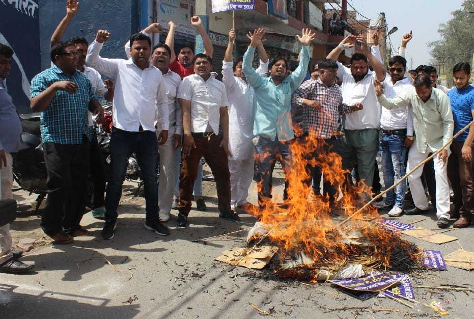 Posters and flags burned at BSP office, slogans against Naseemuddin Siddiqui