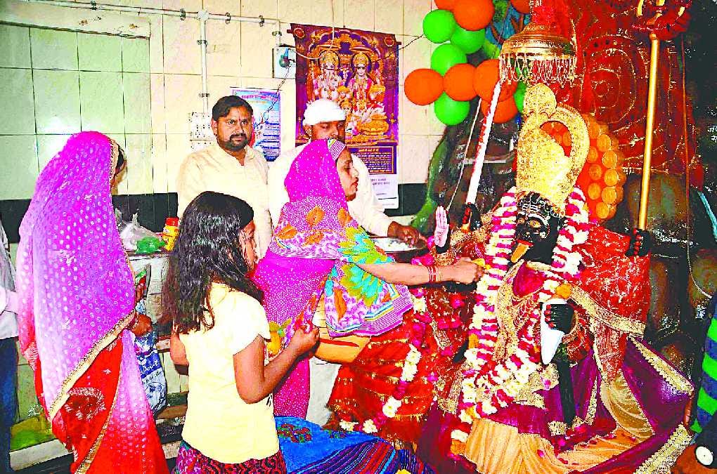 Worship of devotees of the day in the temples of Shailaputri