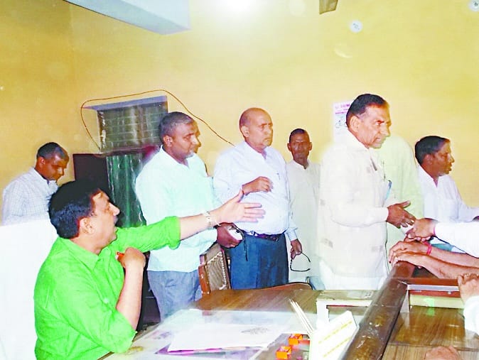 Tahsildar and lawyers in lawyers court