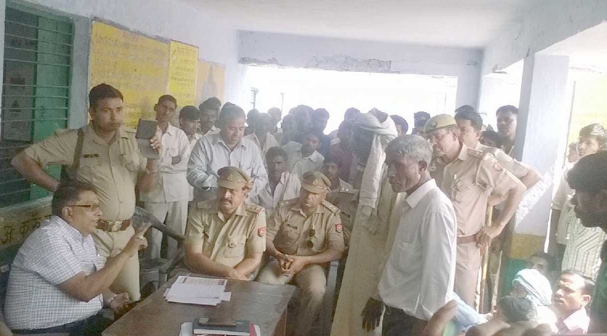 olice loot loudspeaker in Orchi after protests