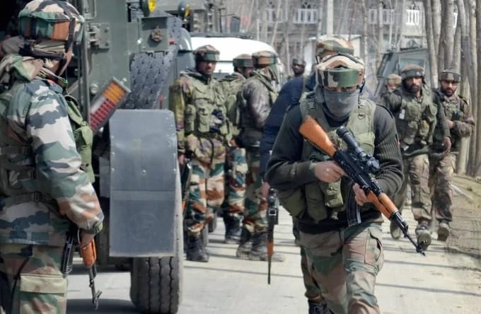 J&K: Encounter between Security forces and terrorists in Chadoora in Budgam