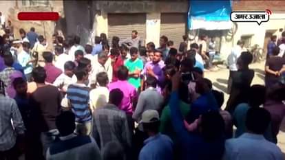 AFTER FOUND BEEF IN DRAINS PEOPLE BLOCK THE ROAD