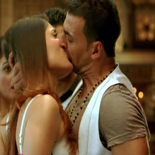 Akshay Kumar Says Girl Should Hit Back To Molester, Forgot His Own Films