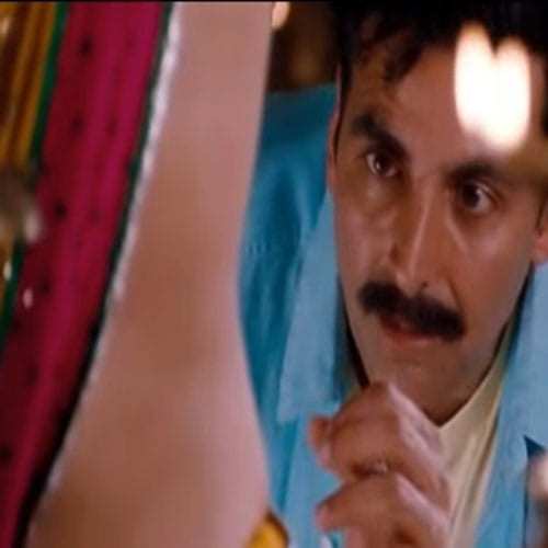 Akshay Kumar Says Girl Should Hit Back To Molester, Forgot His Own Films