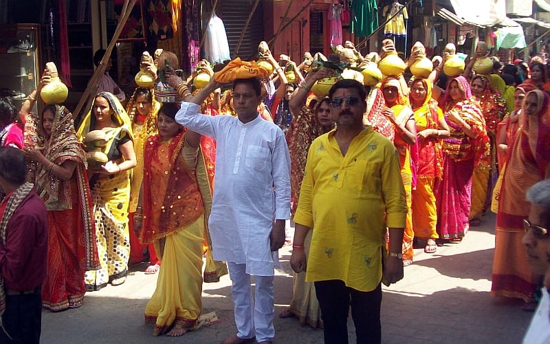 nau deviyon kee praan pratishtha se pahale naikaalee kalash yaatra