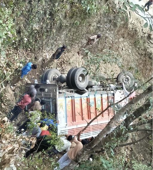Couple dies in car and truck clash