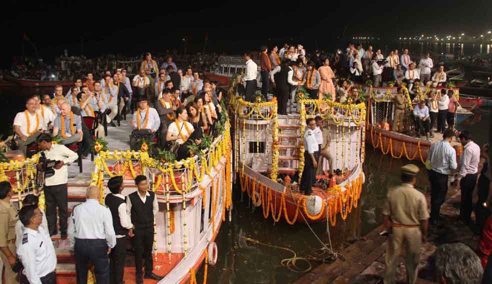 g-20 deligates see ganaga arti in varanasi