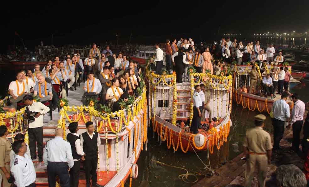 g-20 deligates see ganaga arti in varanasi