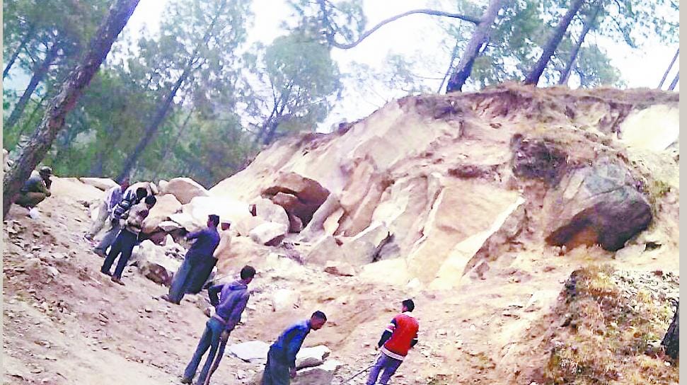 Illegal mining complaint on Banjal-Moraday road
