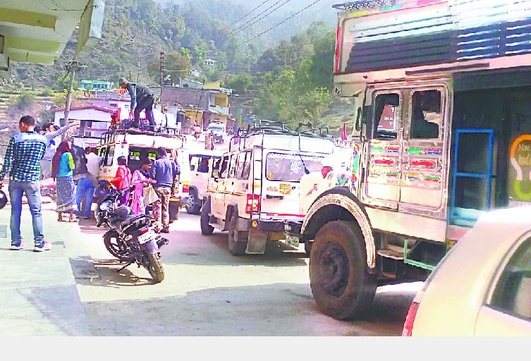 Jumping on every 10 minutes at the Kapkot Bridge