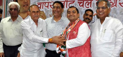 bjp councilor joined congress in delhi before mcd election 2017