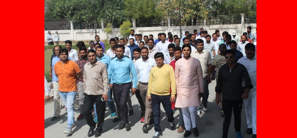 manish khari death case: localites of greater noida injured 2 nigerians by beating