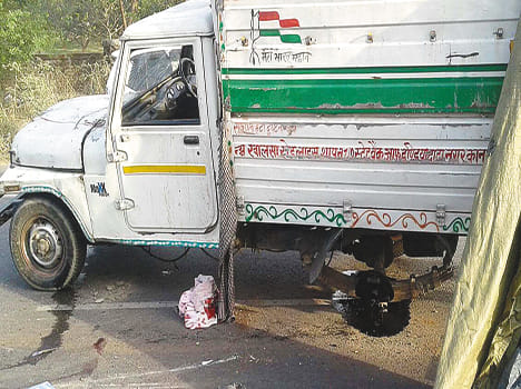 Traffic constable killed, six injured by loader collision