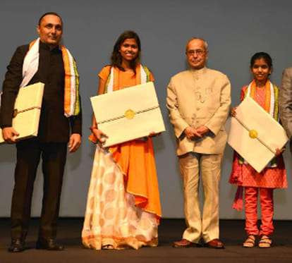 president pranab mukherjee get emotional after watching movie poorna