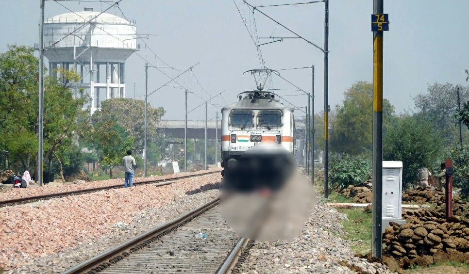 The train passed on the body, police scandal remained
