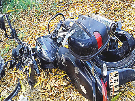 Truck collision kunpur youth killed, one injured