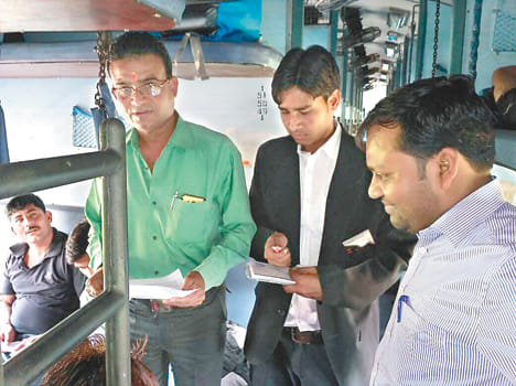  10 cop caught without ticket