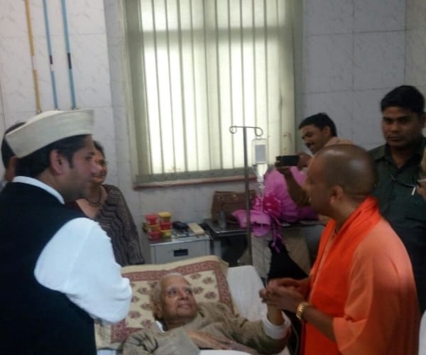 CM adityanath meets to ND tiwari in Lohia Hospital.