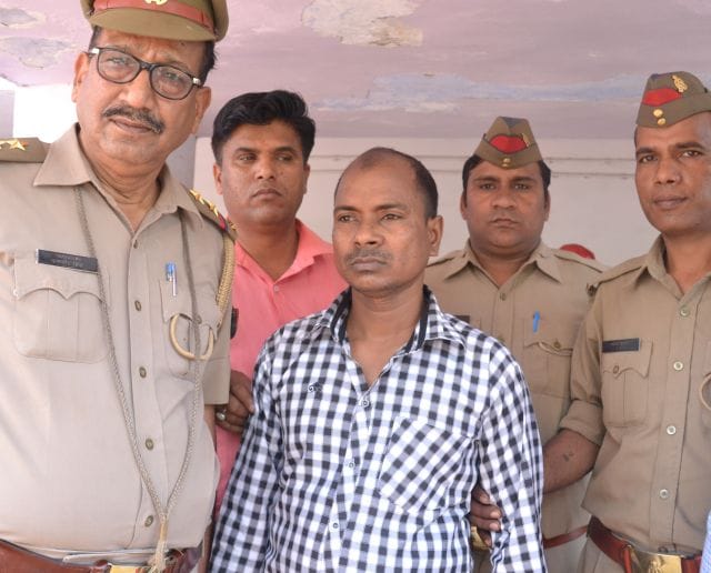 Arrested for stealing nine lakh rupees as tenant