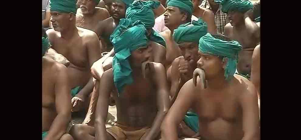 Farmers from Tamil Nadu, protesting at Jantar Mantar for drought relief fund holding snakes in mouth
