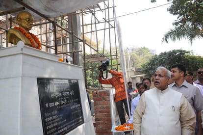 minister satyadev pachauri visited to khadi and gram udyog office in lucknow