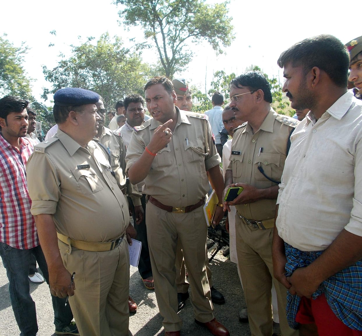 fire at animal seller]dead