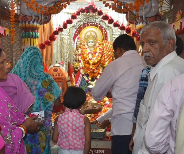 pics of navratri celebration in Lucknow.