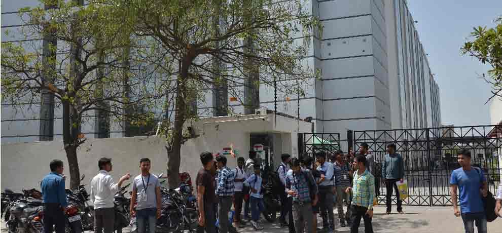 violence in oppo by so called hindu yuva wahini members in noida