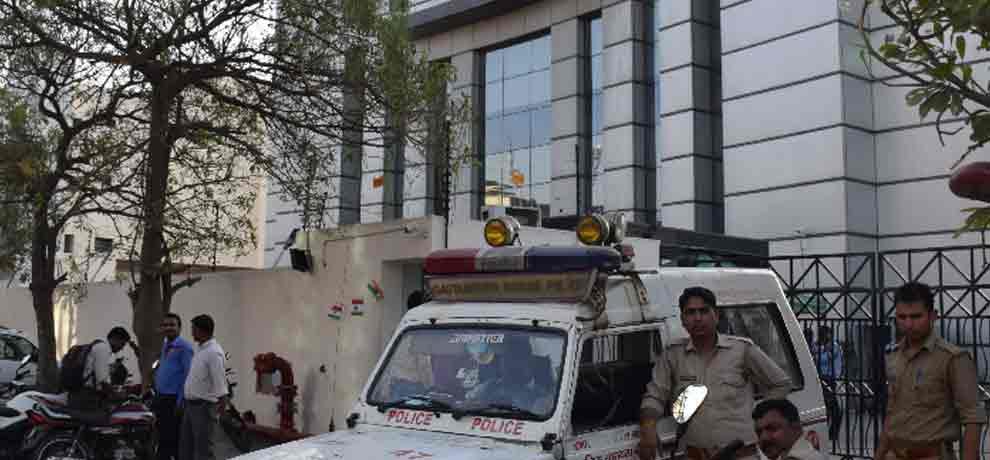 accused caught in cctv throwing in dustbin in oppo case in noida
